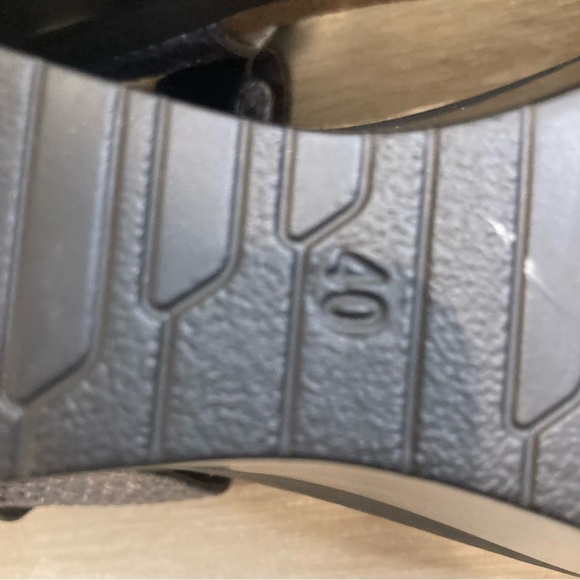 NAOT Sz 40 Alpha Anatomic Footbed Suede Wrap Hook & Loop Closures Rivets Sandals - Picture 15 of 15